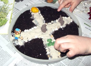 3_mini_kraeutergarten_kinder_steine_figuren©kraeuterallerlei/D.Schwarz