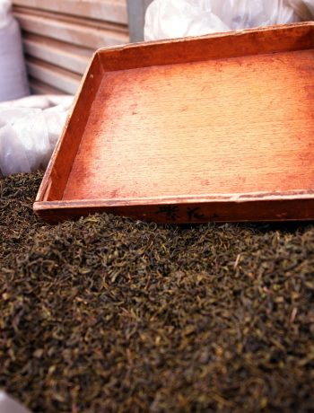 Tee-Herstellung: Intensives Aroma durch Fermentation