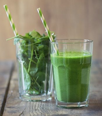 Grün und gesund: Zwei Smoothies mit Gartenkräutern