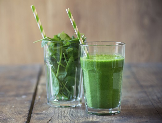 Grün und gesund: Zwei Smoothies mit Gartenkräutern