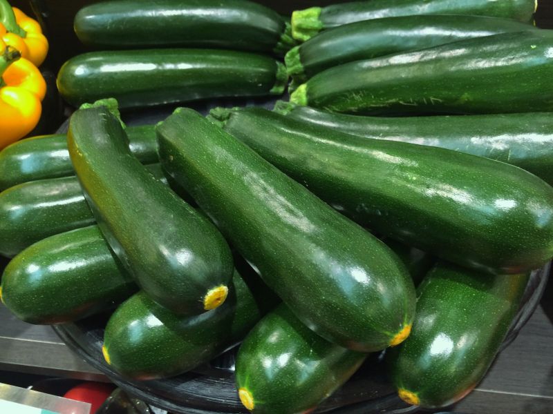 Rezept: Zucchini-Hälften mit Polenta Füllung