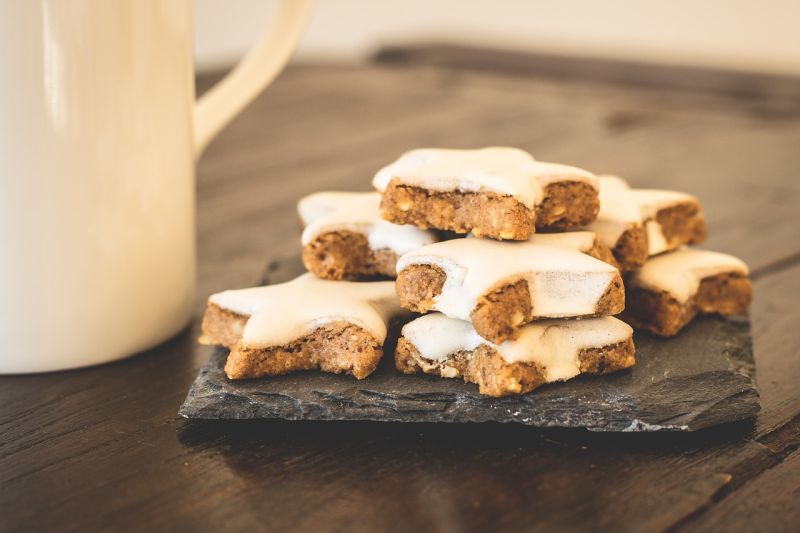 Traditionelle Weihnachtsplätzchen mal anders servieren